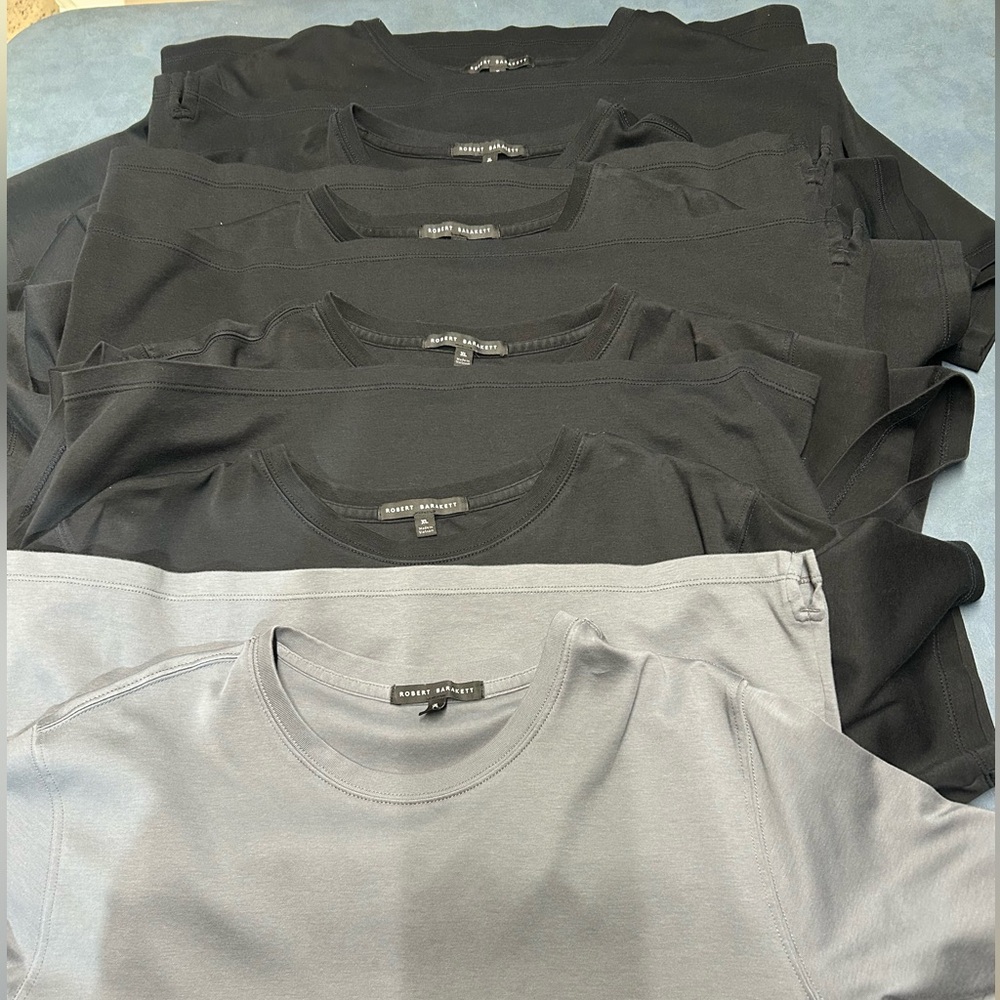 5 black & 1 gray Robert Barakett Men's Black and Gray Short Sleeve Tees
